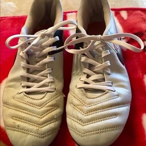 Size 7 Nike soccer cleats